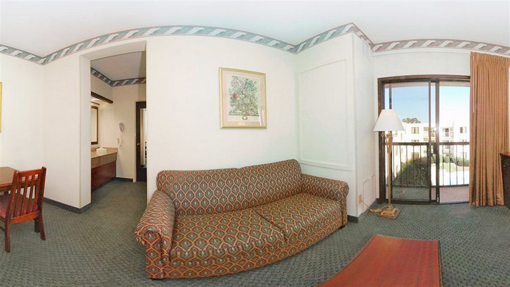 Four Points By Sheraton Raleigh North Екстериор снимка