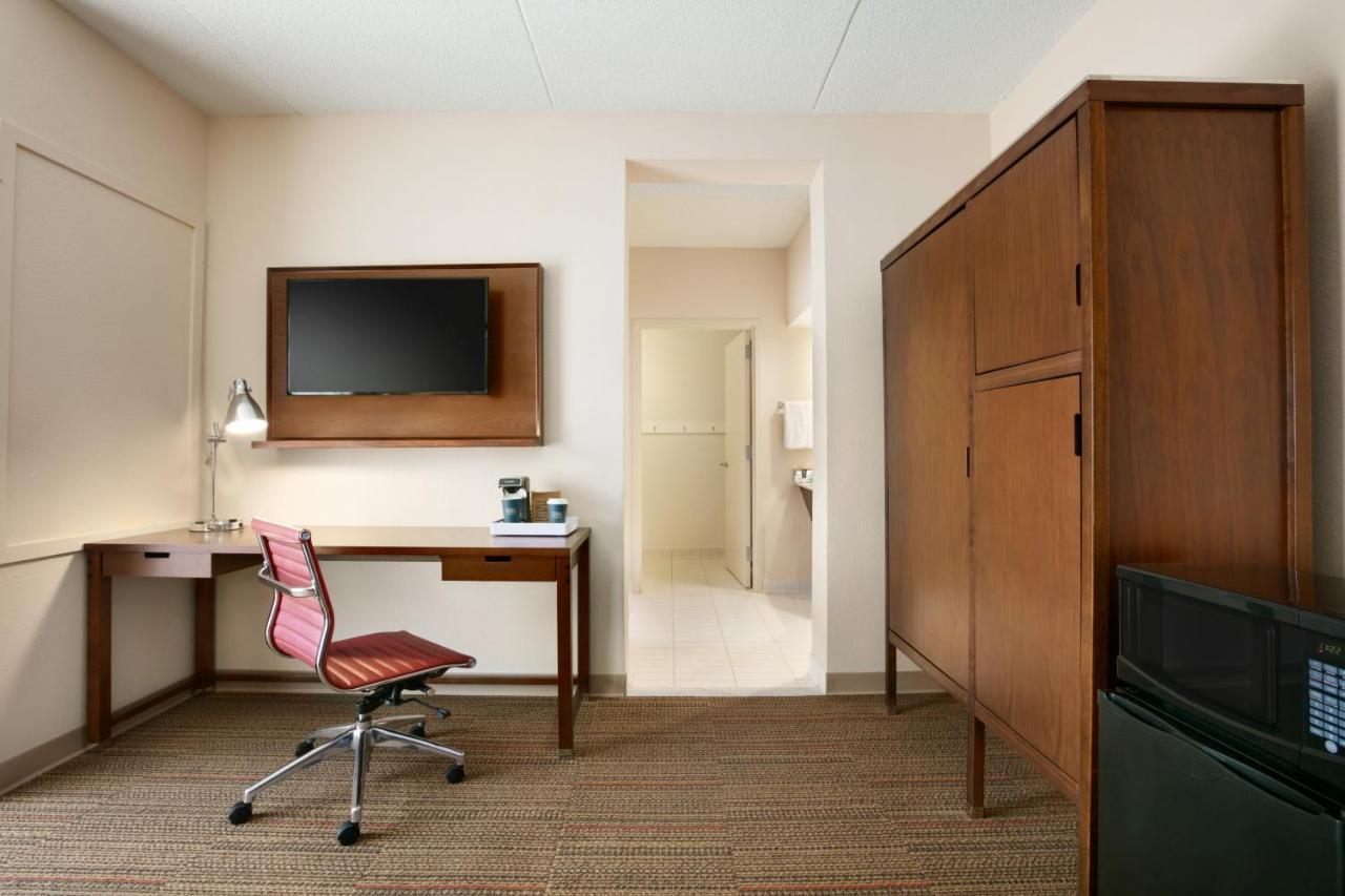 Four Points By Sheraton Raleigh North Екстериор снимка
